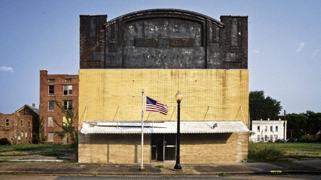 Closed theater in Cairo Illinois