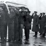 Body bearers carry the unknown Soldier from the USS Olympia