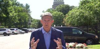 Manchin Registers as Independent
