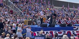 Bon Iver perform 1862 patriotic song "Battle Cry of Freedom" at Harris-Walz rally