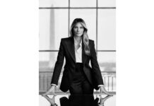 The new official portrait of First Lady Melania Trump